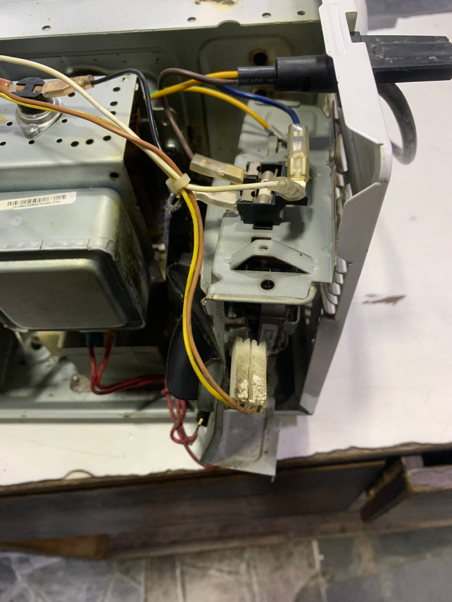 Conserto de micro-ondas na Eletrônica do Careca